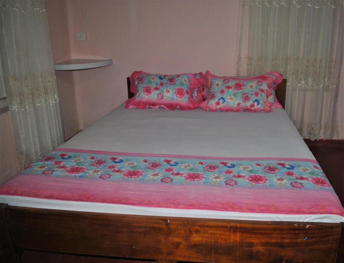 Deniyaya Guest House Esterno foto