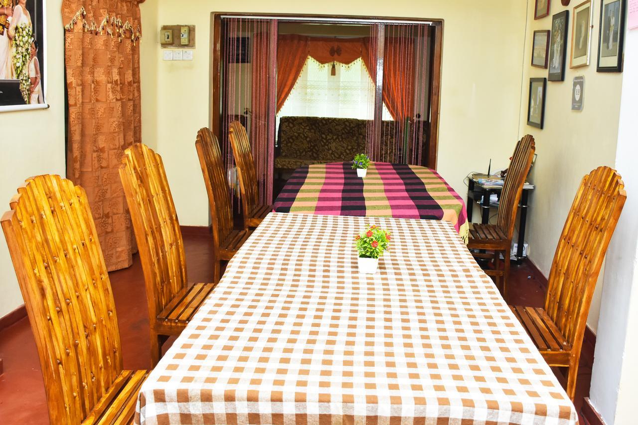 Deniyaya Guest House Esterno foto