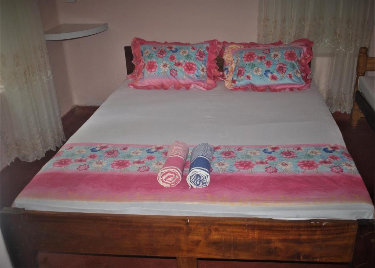 Deniyaya Guest House Esterno foto